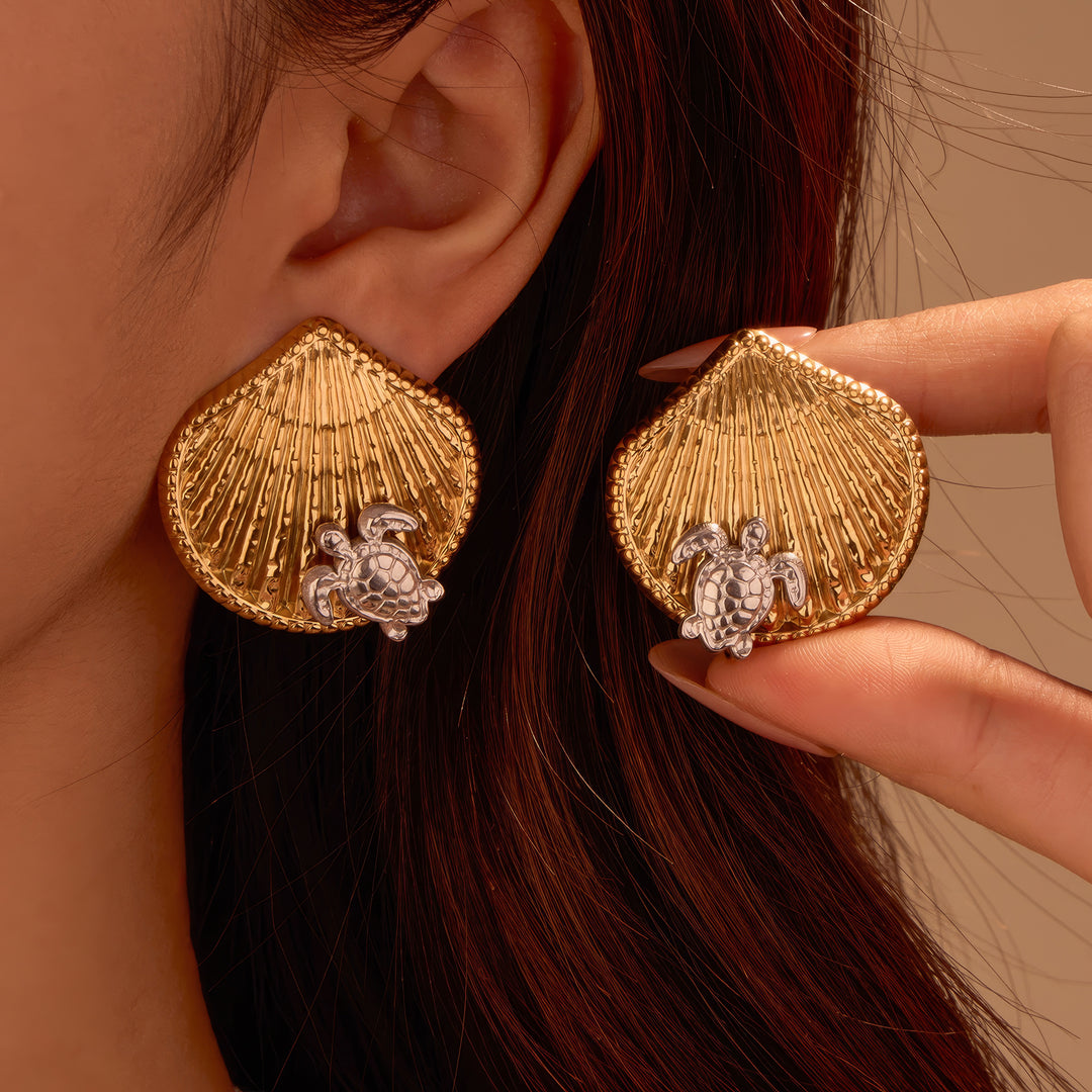 Golden Eternity – Interlocking Shell Studs