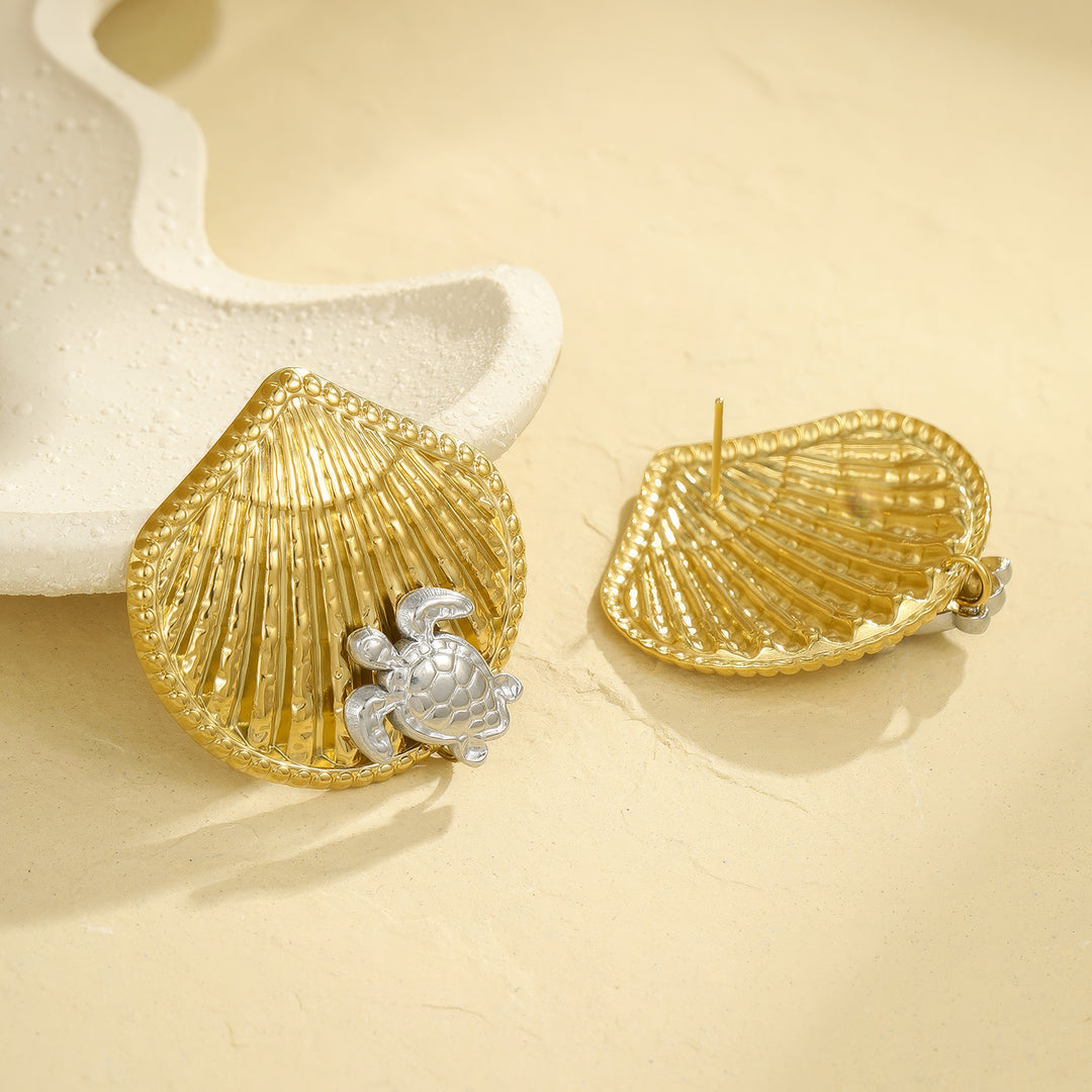 Golden Eternity – Interlocking Shell Studs