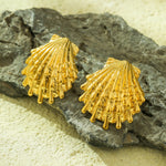 Load image into Gallery viewer, Aphrodite&#39;s Golden Tears – Heart Shell Studs
