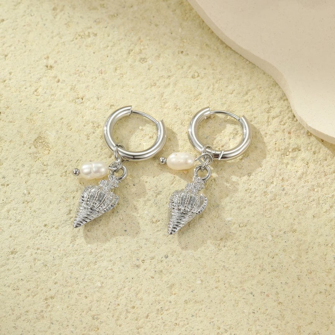 Golden Tide Embrace – Magnetic Shell Clip-On Earrings